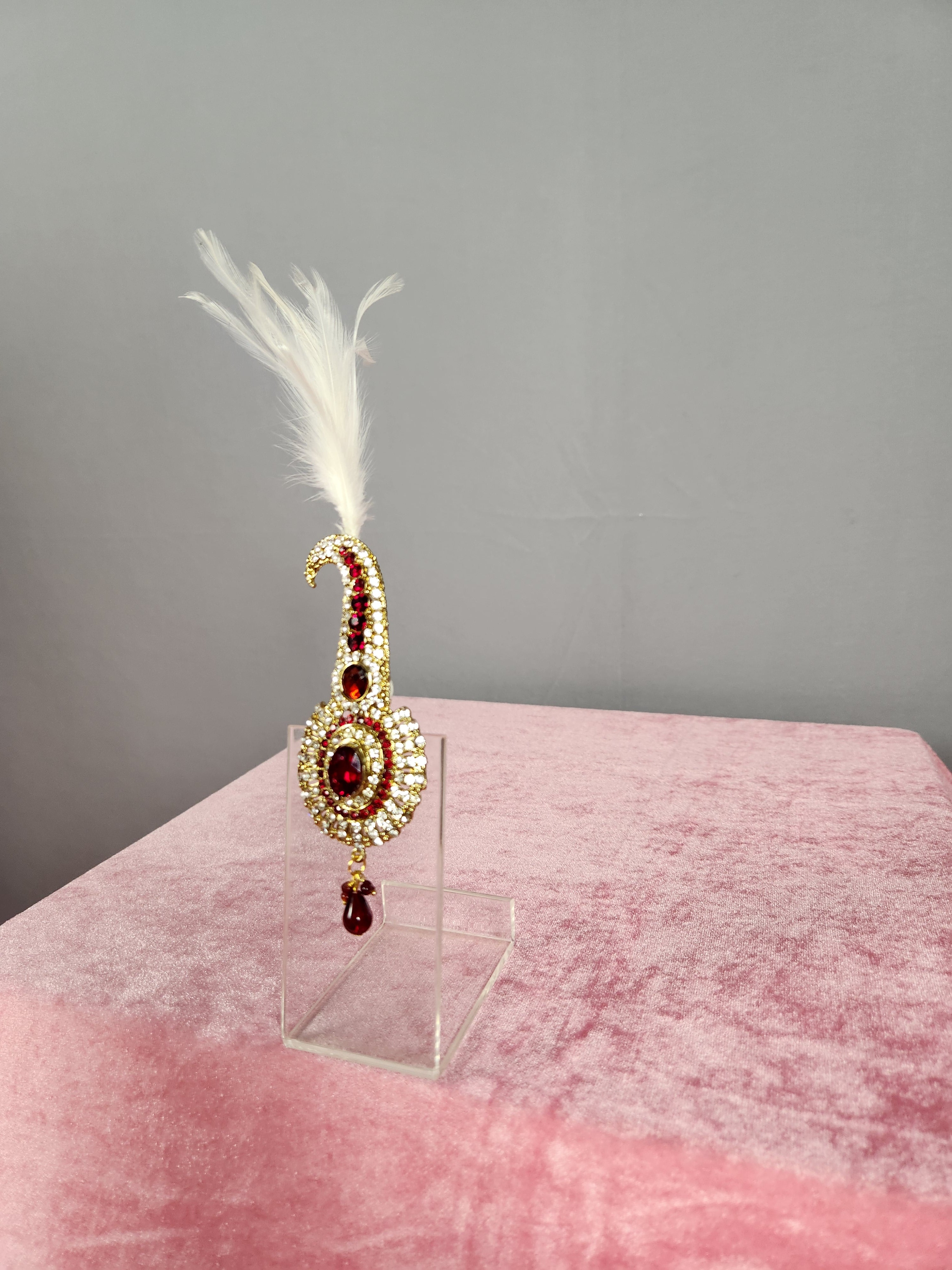 GROOM TURBAN BROOCH WITH RED STONES IN SMALL CIRCLE