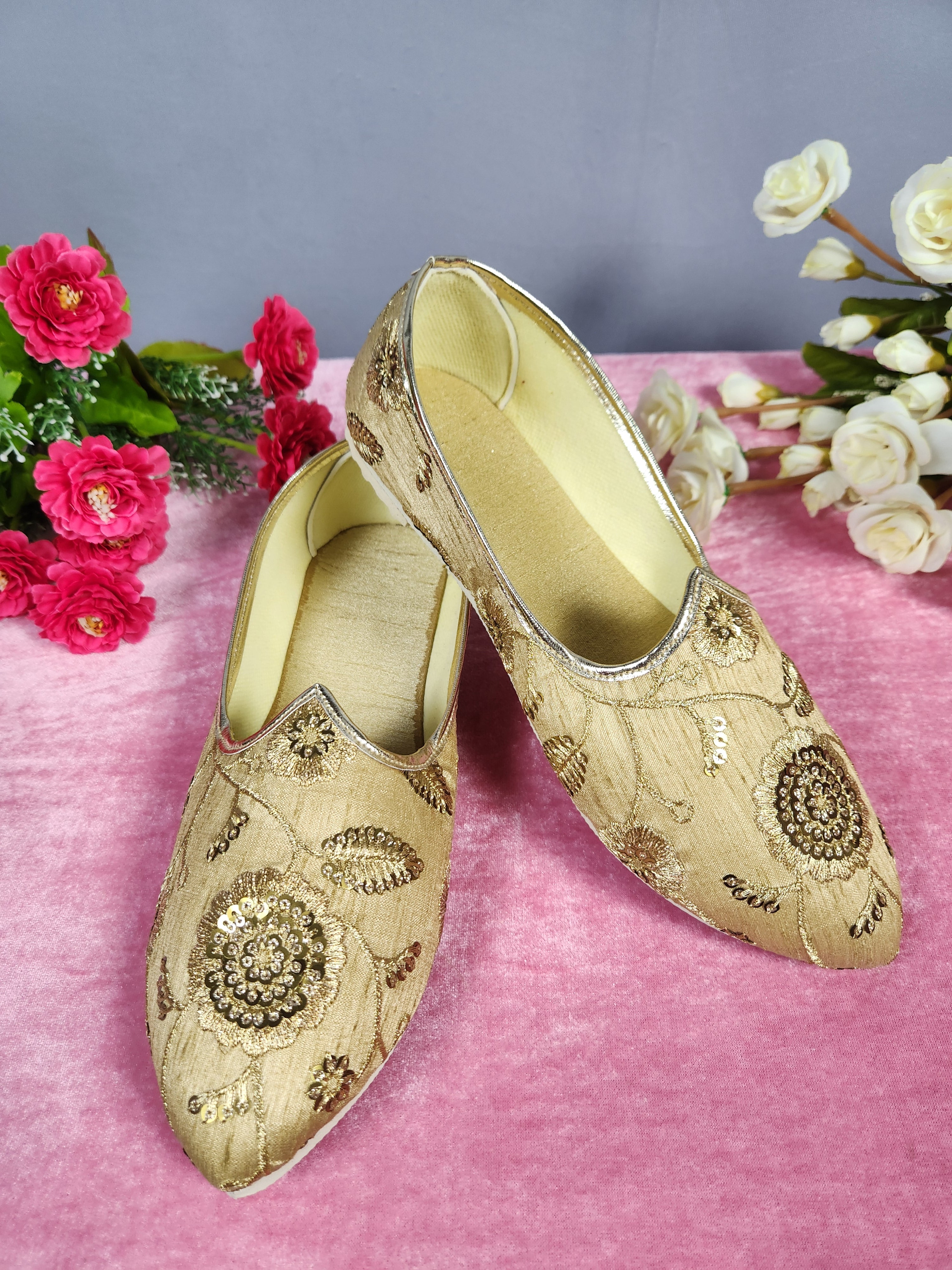 Golden Ethnic Shoes for Men – Designer Indian Jutti & Mojari for Wedding