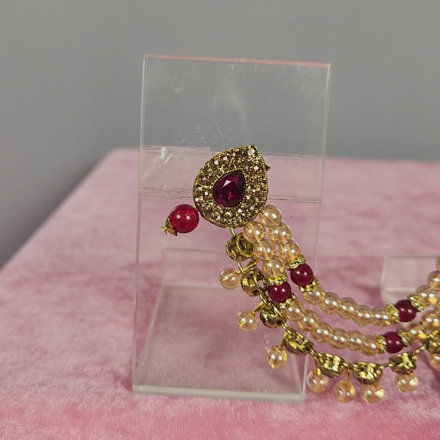 GROOM TURBAN BROOCH WITH CHAIN OF GOLDEN PEARLS