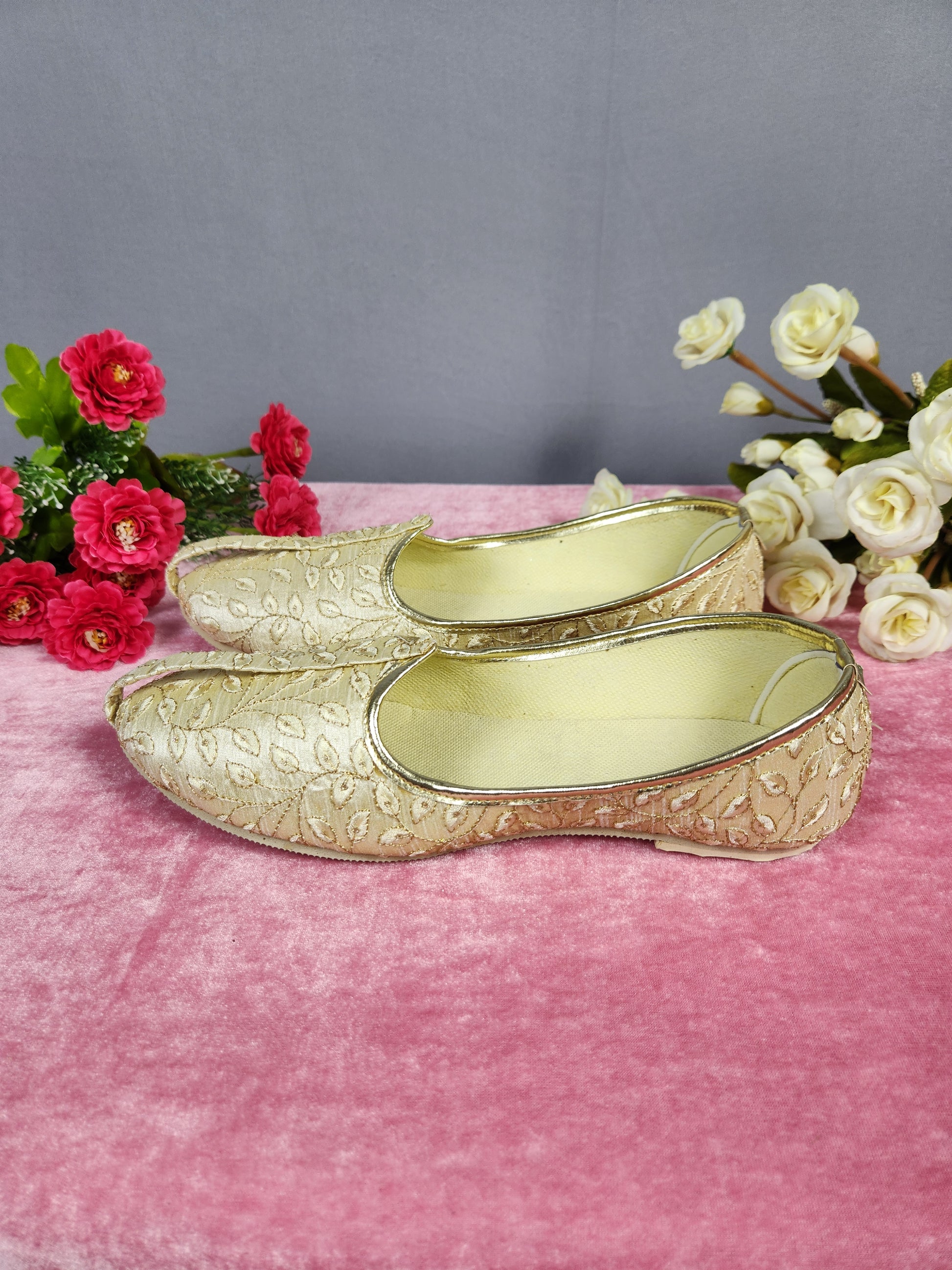 Beige Ethnic Shoes for Men – Designer Indian Jutti & Mojari for Wedding
Beige Ethnic Shoes for Men – Designer Indian Jutti & Mojari for Wedding
