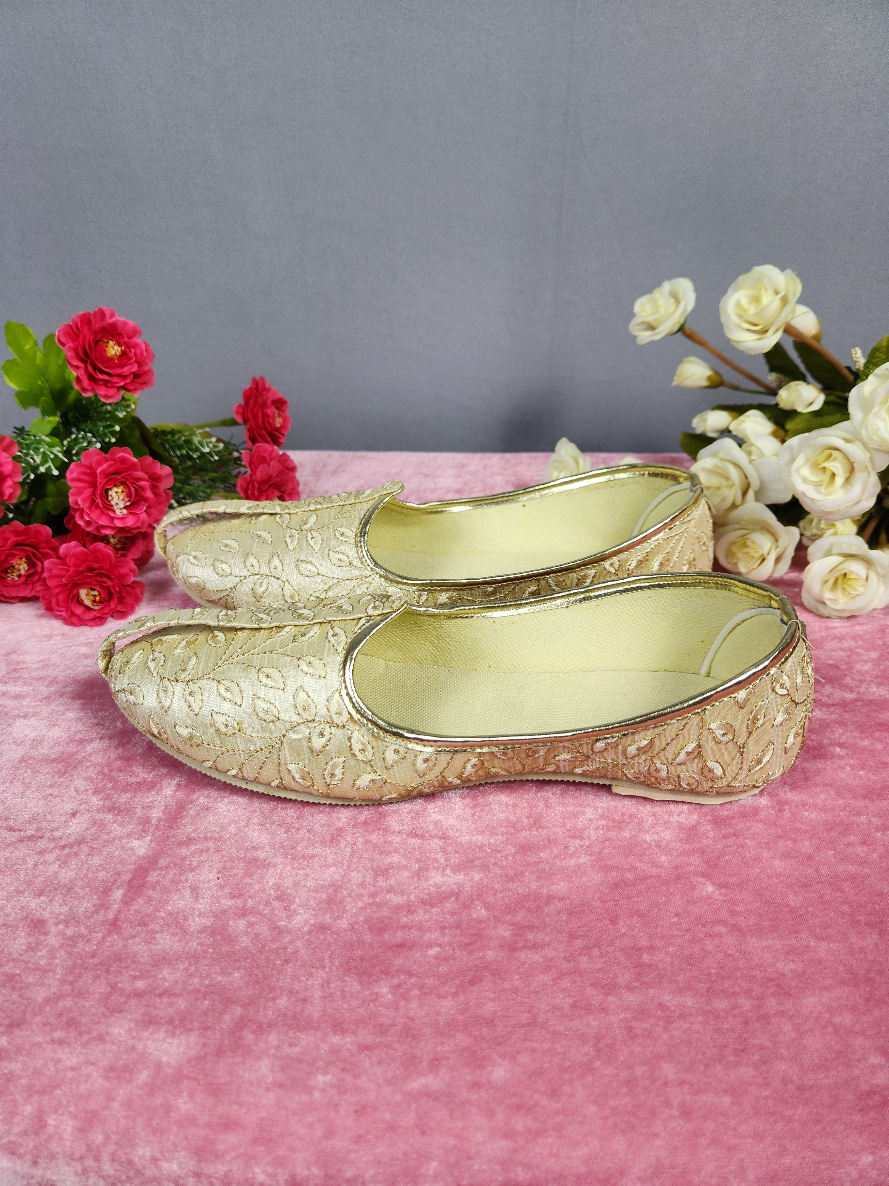 Beige Ethnic Shoes for Men – Designer Indian Jutti & Mojari for Wedding
Beige Ethnic Shoes for Men – Designer Indian Jutti & Mojari for Wedding
