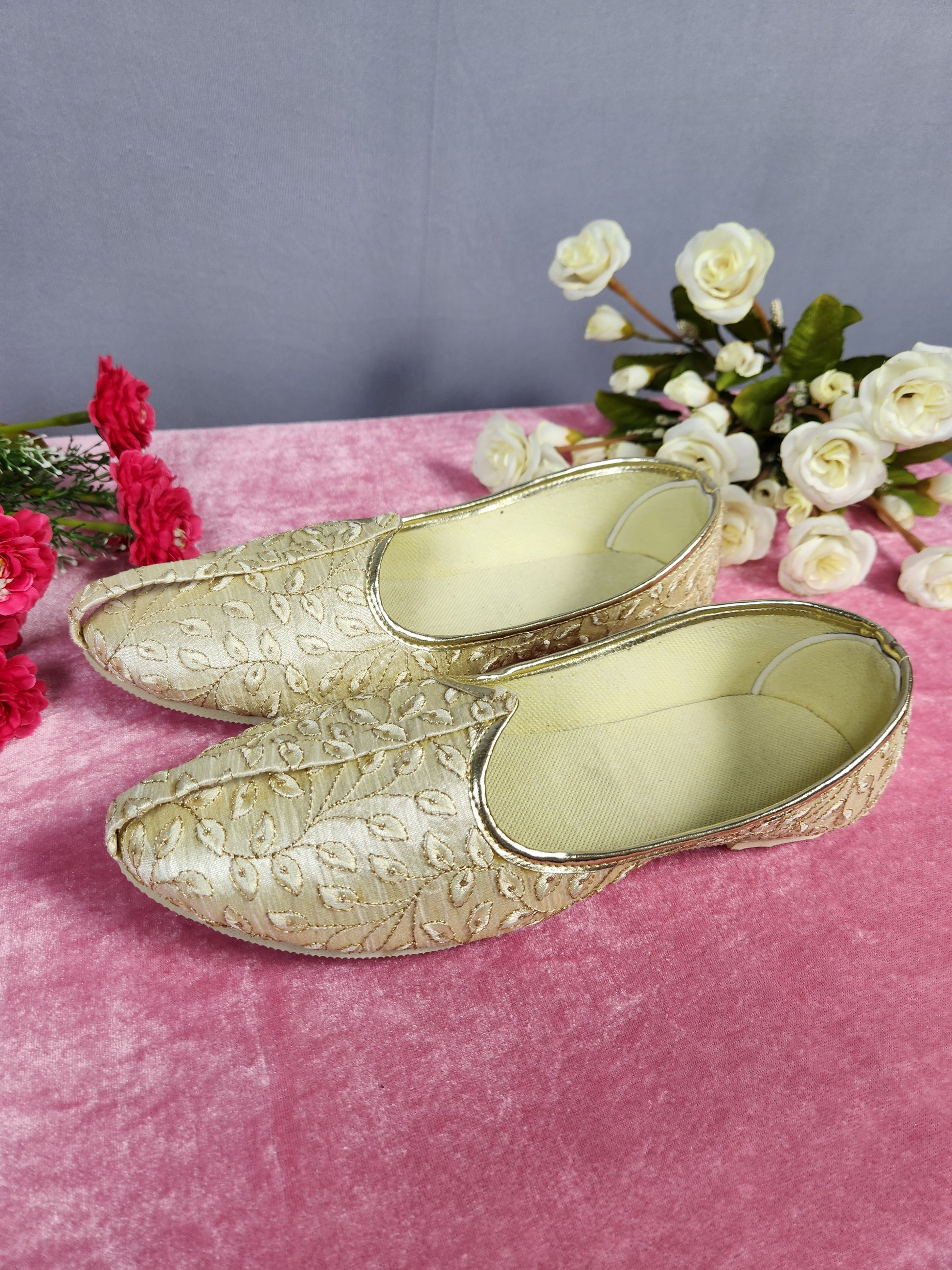 Beige Ethnic Shoes for Men – Designer Indian Jutti & Mojari for Wedding
Beige Ethnic Shoes for Men – Designer Indian Jutti & Mojari for Wedding
