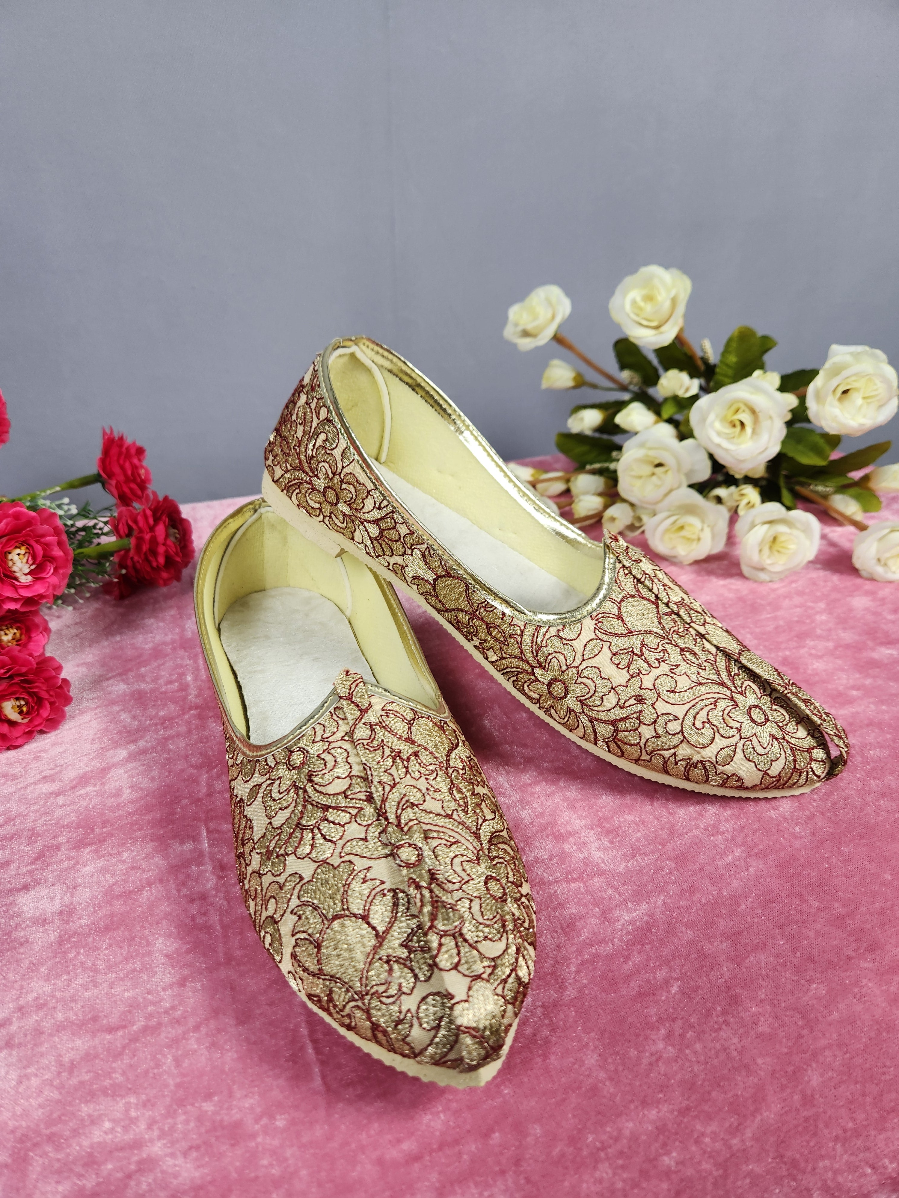 Golden Ethnic Shoes for Men – Designer Indian Jutti & Mojari for Wedding
