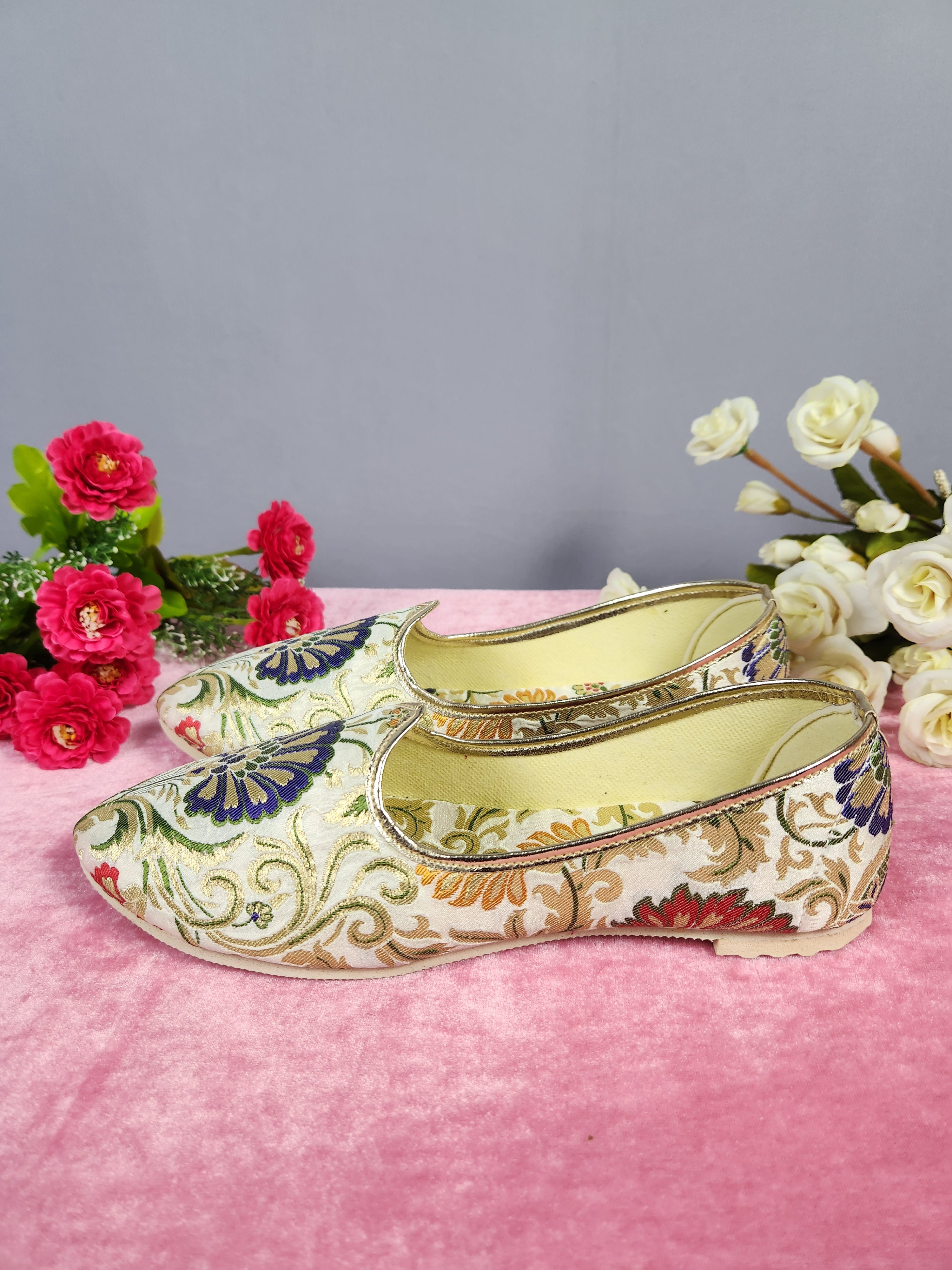 White Ethnic Shoes for Men – Designer Indian Jutti & Mojari for Wedding
