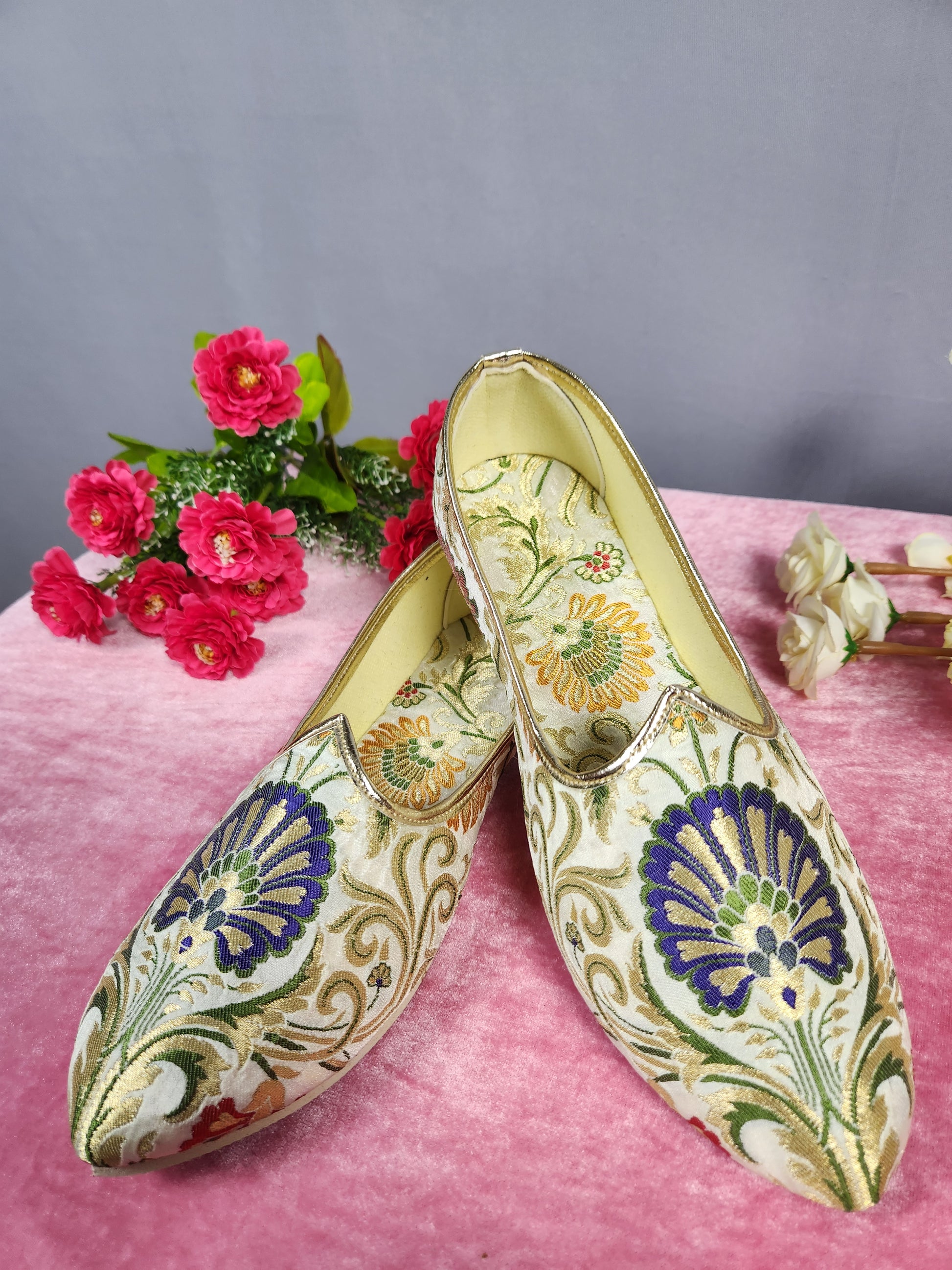 White Ethnic Shoes for Men – Designer Indian Jutti & Mojari for Wedding
