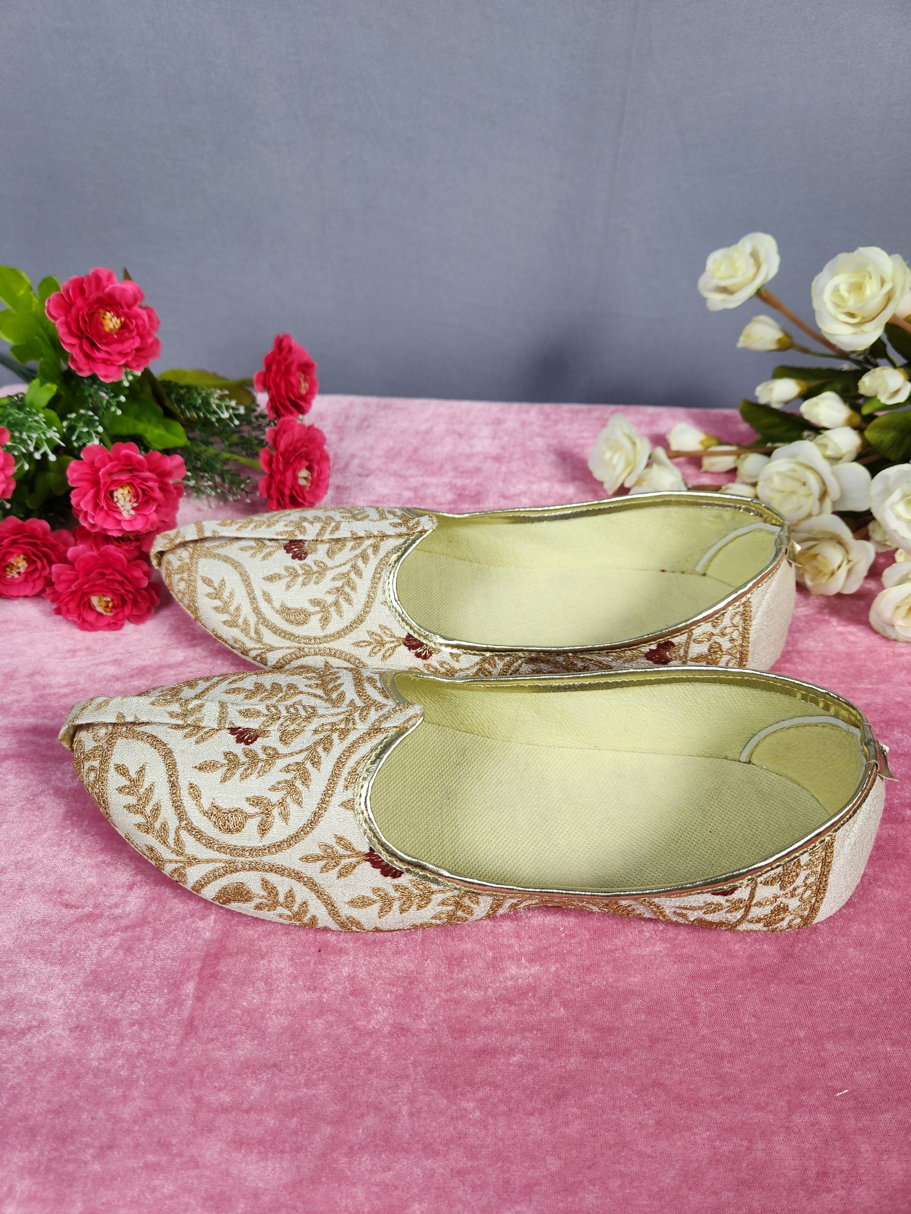 Off-White Ethnic Shoes for Men – Designer Indian Jutti & Mojari for Wedding
