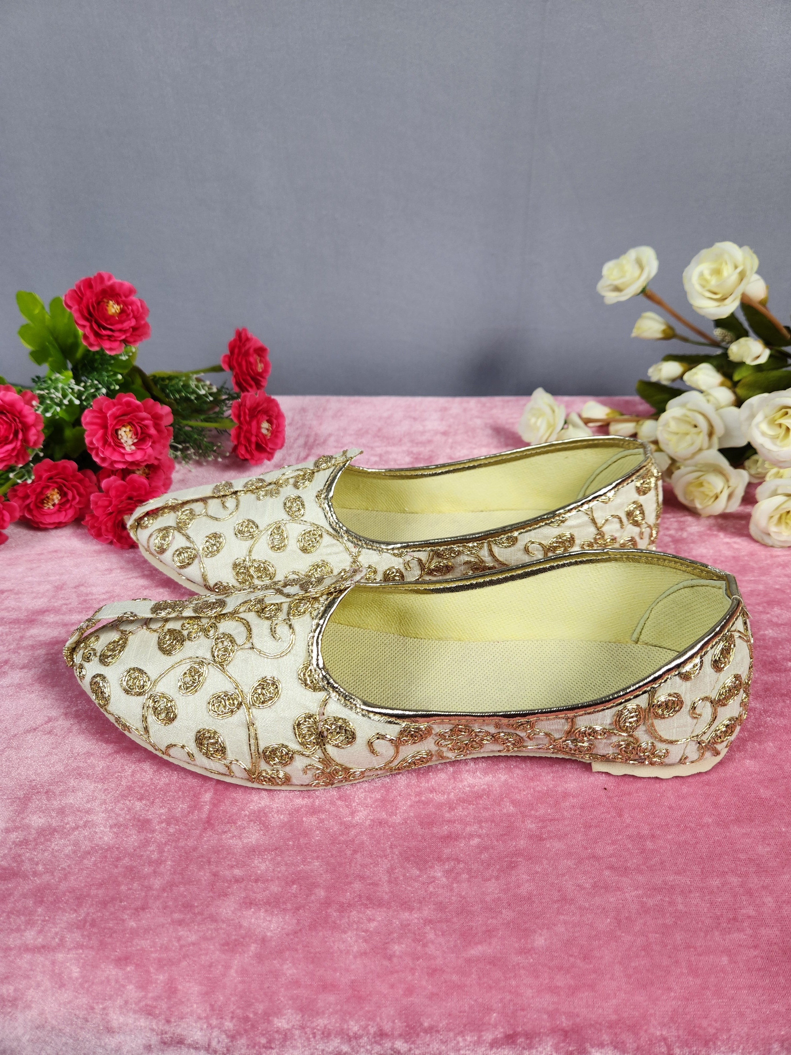 White Ethnic Shoes for Men – Designer Indian Jutti & Mojari for Wedding
