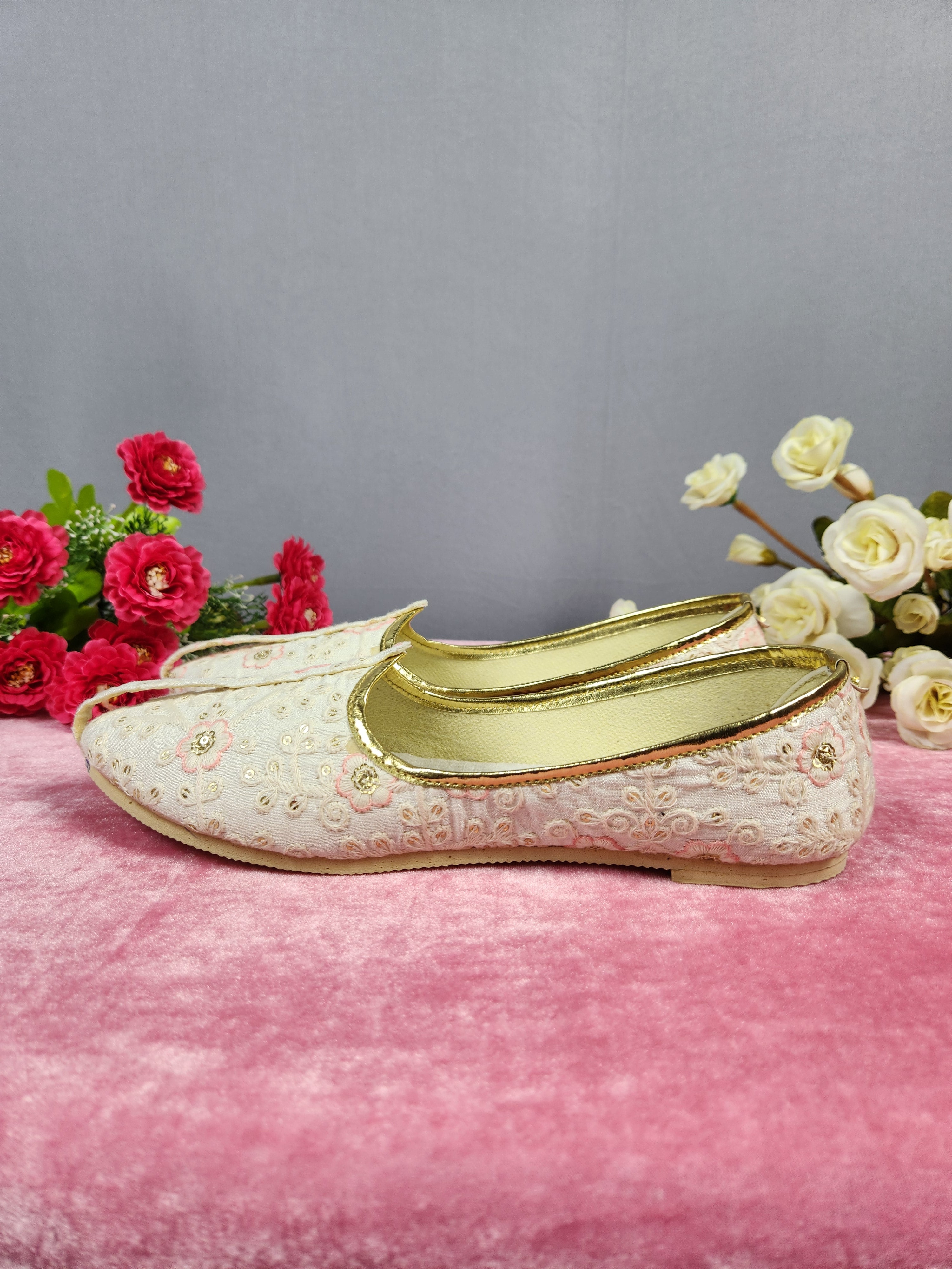 White Ethnic Shoes for Men – Designer Indian Jutti & Mojari for Wedding
