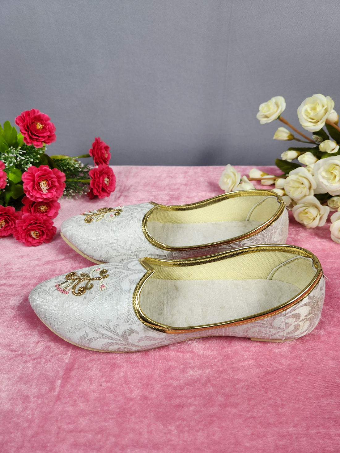 White Ethnic Shoes for Men – Designer Indian Jutti & Mojari for Wedding
