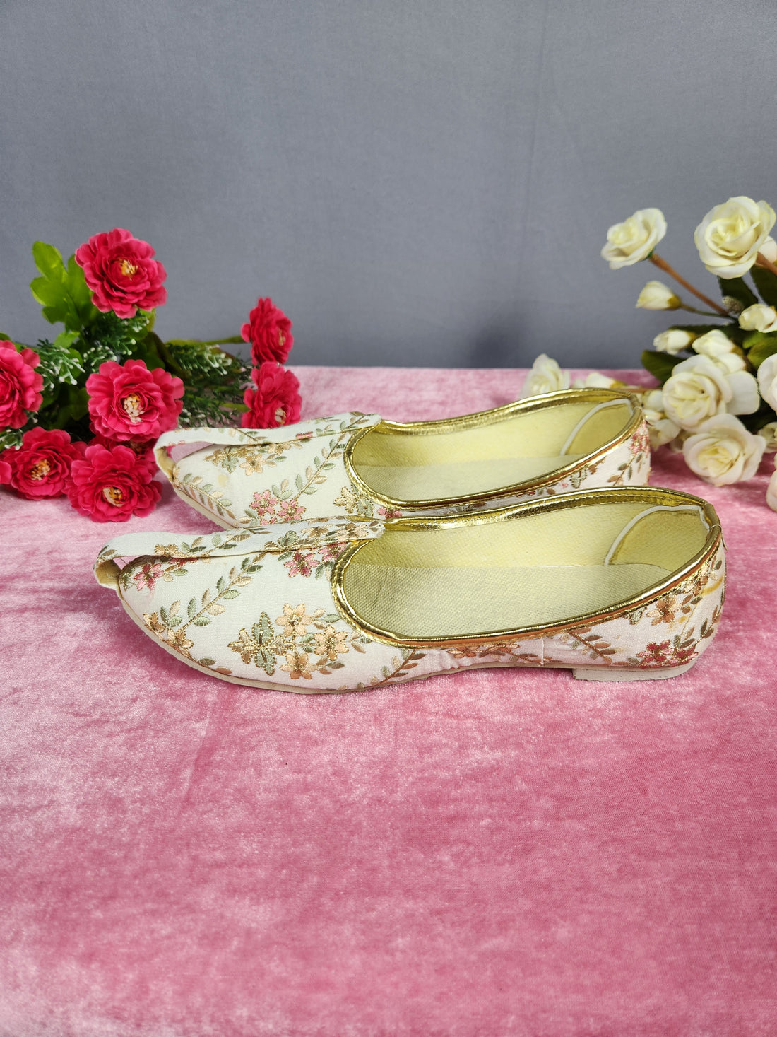 White Ethnic Shoes for Men – Designer Indian Jutti & Mojari for Wedding
