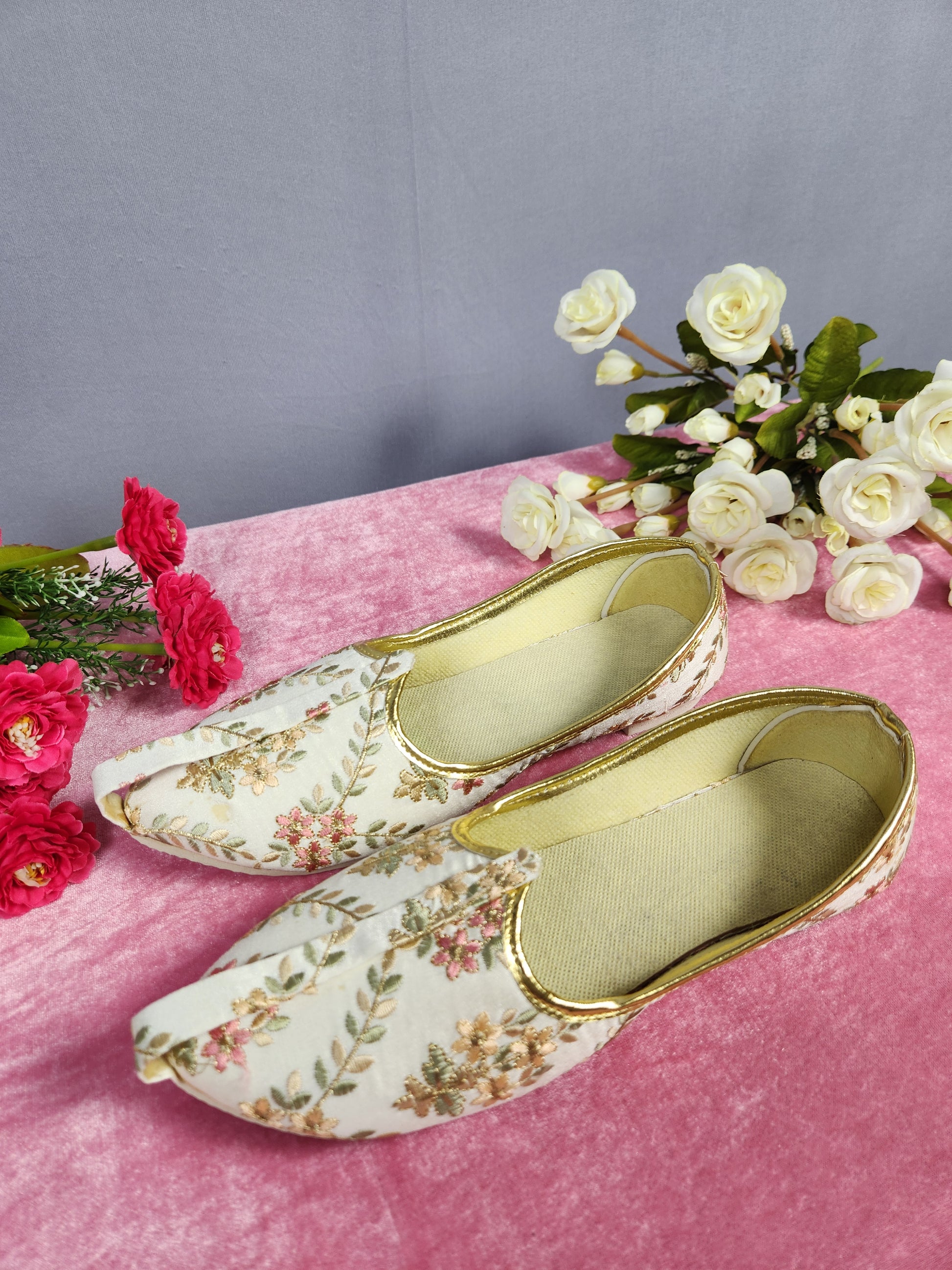 White Ethnic Shoes for Men – Designer Indian Jutti & Mojari for Wedding
