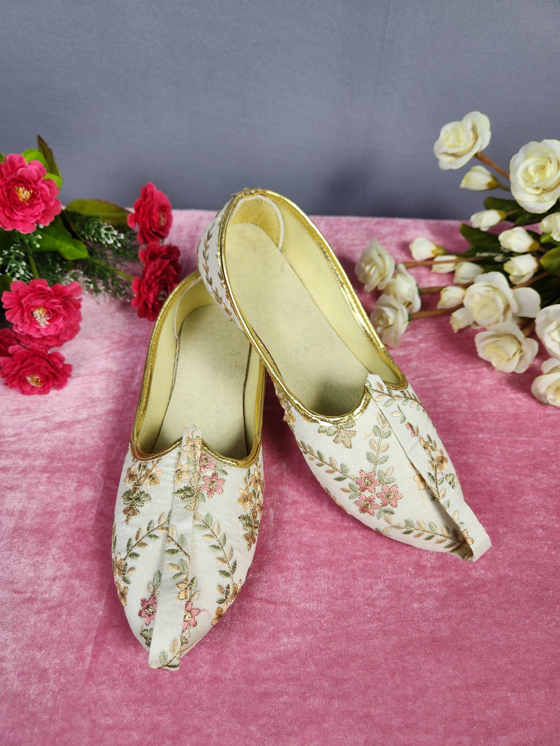 White Ethnic Shoes for Men – Designer Indian Jutti & Mojari for Wedding
