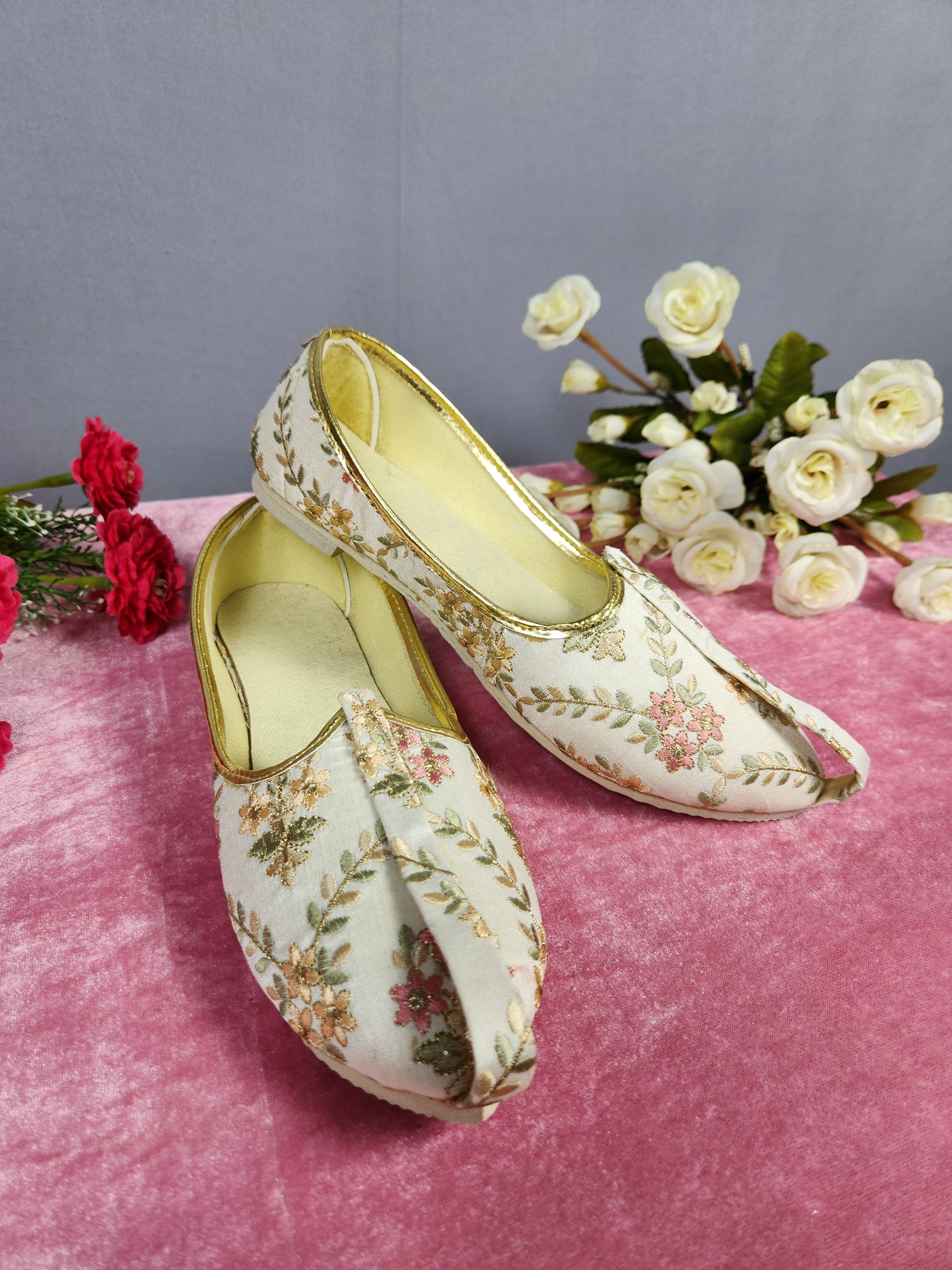 White Ethnic Shoes for Men – Designer Indian Jutti & Mojari for Wedding
