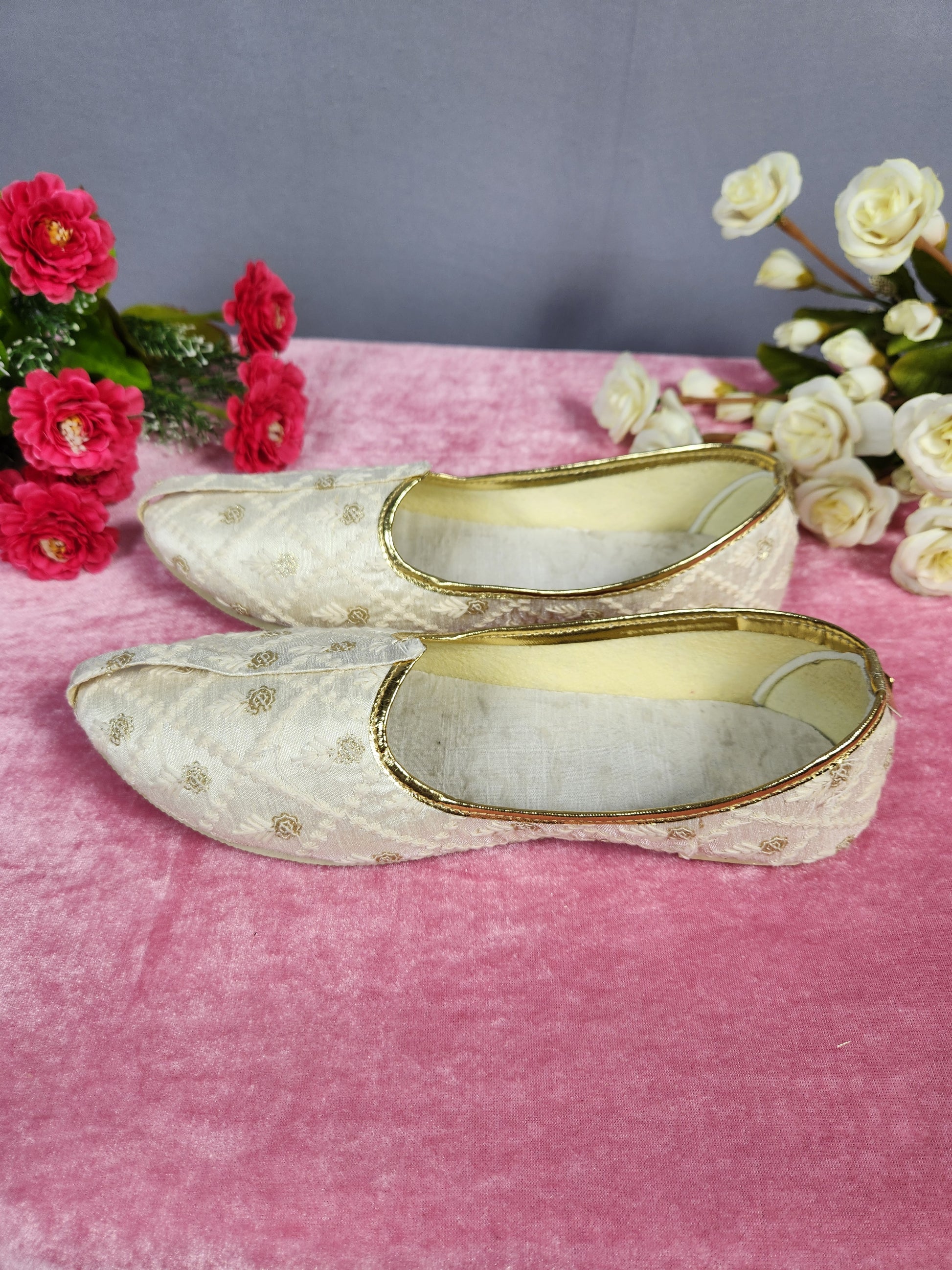 White Ethnic Shoes for Men – Designer Indian Jutti & Mojari for Wedding
